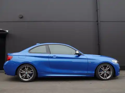 カタログ画像：２シリーズ （2 SERIES） Ｍ２３５ｉクーペ 2015年7月 DBA-1J30 3000cc エストリル・ブルー（メタリック・カラー） 燃費12.0km / l 外装