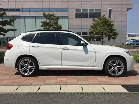 カタログ画像：Ｘ１ （X1） ｘＤｒｉｖｅ ２０ｉ Ｍスポーツ 2013年4月 DBA-VM20 2000cc アルピン・ホワイトⅢ 燃費13.6km / l 外装