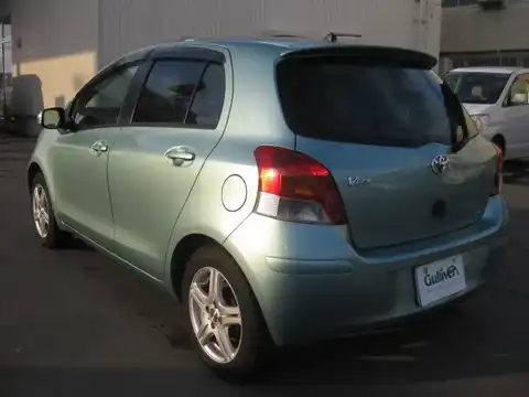 カタログ画像：ヴィッツ （VITZ） Ｕ 2008年9月 DBA-KSP90 1000cc ターコイズメタリック 燃費22.0km / l バック