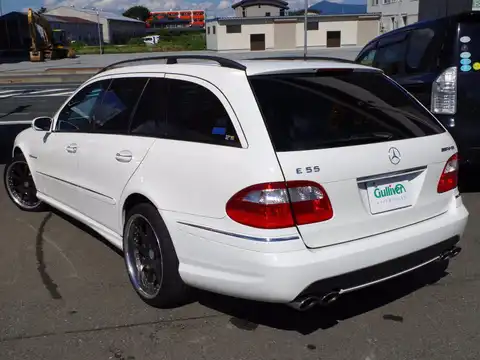 カタログ画像：Ｅクラスステーションワゴン （E-CLASS STATIONWAGON） Ｅ５５ ＡＭＧ ステーションワゴン 2005年8月 DBA-211276 5500cc アラバスターホワイト（Ｓ） 燃費6.6km / l バック