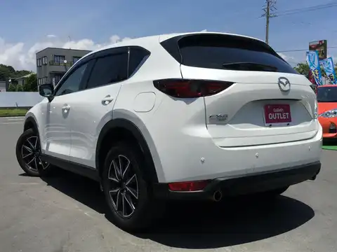 カタログ画像：ＣＸ－５ （CX-5） ＸＤ Ｌパッケージ 2018年11月 3DA-KF2P 2200cc スノーフレイクホワイトパールマイカ 燃費19.4km / l バック