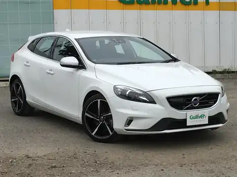 カタログ画像：Ｖ４０ （V40） Ｔ５ Ｒデザイン 2014年12月 DBA-MB420 2000cc アイスホワイト 燃費15.1km / l メイン（その他）