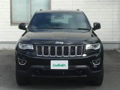 カタログ画像：ジープ・グランドチェロキー （JEEP GRAND CHEROKEE） ラレード 2013年11月 ABA-WK36T 3600cc ブリリアントブラッククリスタルパールコート 燃費8.6km / l フロント