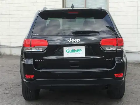 カタログ画像：ジープ・グランドチェロキー （JEEP GRAND CHEROKEE） ラレード 2013年11月 ABA-WK36T 3600cc ブリリアントブラッククリスタルパールコート 燃費8.6km / l バック