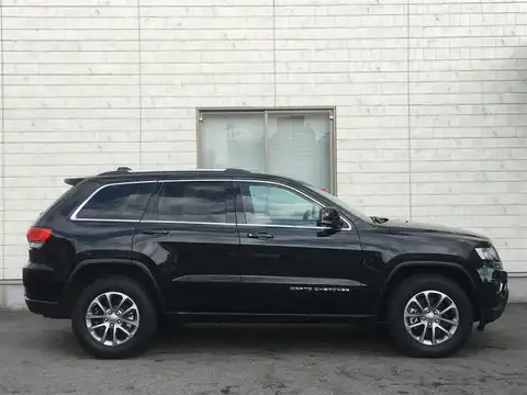 カタログ画像：ジープ・グランドチェロキー （JEEP GRAND CHEROKEE） ラレード 2014年4月 ABA-WK36T 3600cc ブリリアントブラッククリスタルパールコート 燃費8.6km / l 外装