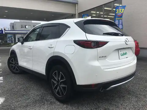 カタログ画像：ＣＸ－５ （CX-5） ２５Ｓ Ｌパッケージ 2017年8月 DBA-KF5P 2500cc スノーフレイクホワイトパールマイカ 燃費14.6km / l バック