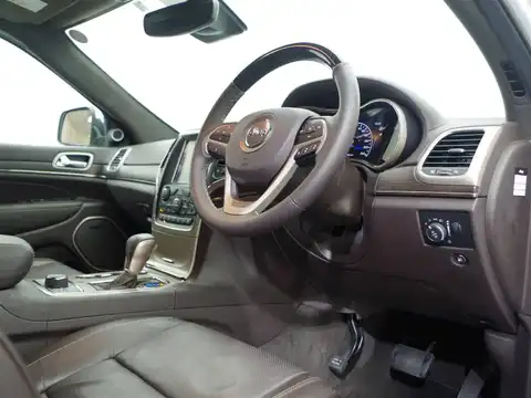 カタログ画像：ジープ・グランドチェロキー （JEEP GRAND CHEROKEE） サミット 2019年1月 DBA-WK36TA 3600cc ブライトホワイトクリアコート 燃費9.6km / l 内装