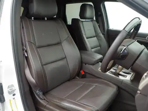 カタログ画像：ジープ・グランドチェロキー （JEEP GRAND CHEROKEE） サミット 2019年1月 DBA-WK36TA 3600cc ブライトホワイトクリアコート 燃費9.6km / l タイヤ