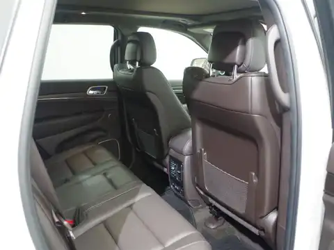 カタログ画像：ジープ・グランドチェロキー （JEEP GRAND CHEROKEE） サミット 2019年1月 DBA-WK36TA 3600cc ブライトホワイトクリアコート 燃費9.6km / l 内装