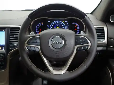 カタログ画像：ジープ・グランドチェロキー （JEEP GRAND CHEROKEE） サミット 2019年1月 DBA-WK36TA 3600cc ブライトホワイトクリアコート 燃費9.6km / l 内装