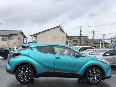 カタログ画像：Ｃ－ＨＲ （C-HR） Ｇ 2017年8月 DAA-ZYX10 1800cc ラディアントグリーンメタリック 燃費30.2km / l 外装