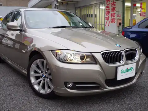 カタログ画像：３シリーズ （3 SERIES） ３２０ｉエクセレンス・エディション 2010年8月 LBA-PG20 2000cc プラチナ・ブロンズ（メタリック・カラー） 燃費14.2km / l メイン（その他）