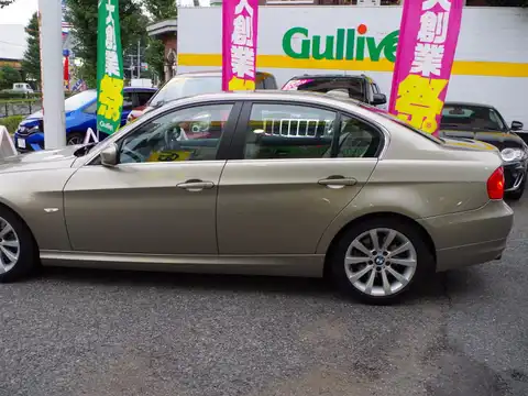 カタログ画像：３シリーズ （3 SERIES） ３２０ｉエクセレンス・エディション 2010年8月 LBA-PG20 2000cc プラチナ・ブロンズ（メタリック・カラー） 燃費14.2km / l 外装