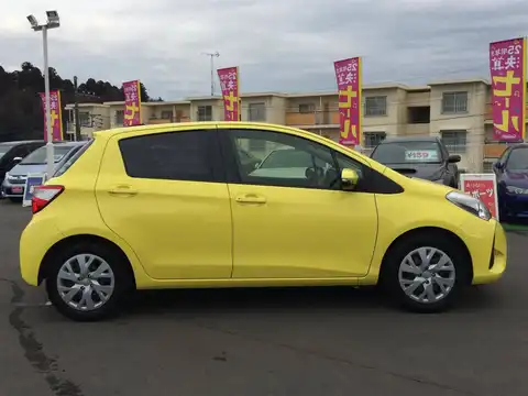 カタログ画像：ヴィッツ （VITZ） Ｕ 2018年5月 DBA-NSP135 1300cc ルミナスイエロー 燃費18.0km / l 外装