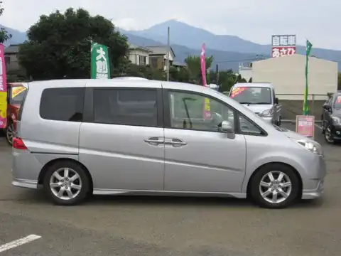 カタログ画像：ステップワゴン （STEPWAGON） ２４Ｚ 2007年2月 DBA-RG4 2400cc アラバスターシルバー・メタリック 燃費11.2km / l 外装