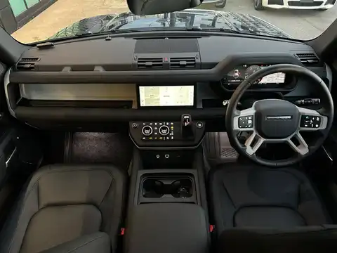 カタログ画像：ディフェンダー （DEFENDER） カウンティ エクステリアパック キュレーテッドフォージャパン 2023年12月 3CA-LE72WAB 3000cc サントリーニブラック（メタリック） 燃費9.9km / l 内装