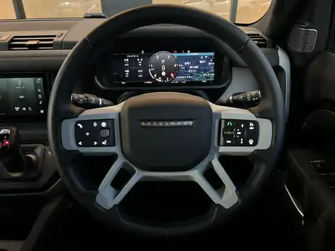 カタログ画像：ディフェンダー （DEFENDER） カウンティ エクステリアパック キュレーテッドフォージャパン 2023年12月 3CA-LE72WAB 3000cc サントリーニブラック（メタリック） 燃費9.9km / l 内装