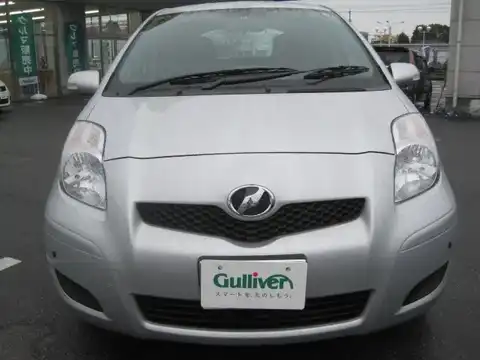 カタログ画像：ヴィッツ （VITZ） ＦリミテッドⅡ 2009年8月 DBA-SCP90 1300cc シルバーマイカメタリックorミディアムシルバーメタリック 燃費20.0km / l フロント