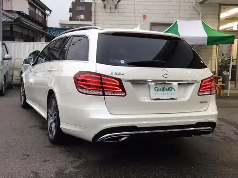 カタログ画像：Ｅクラスステーションワゴン （E-CLASS STATIONWAGON） Ｅ２５０ ステーションワゴン アバンギャルド 2013年5月 RBA-212236C 2000cc ダイヤモンドホワイト（Ｍ） 燃費15.5km / l バック