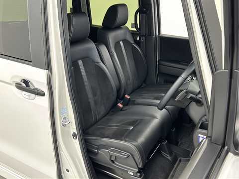 カタログ画像：Ｎ－ＢＯＸカスタム （N-BOX CUSTOM） ターボ 2023年10月 6BA-JF6 660cc プラチナホワイト・パール 燃費18.4km / l 内装