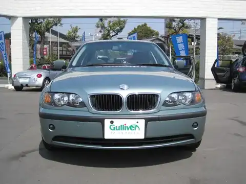 カタログ画像：３シリーズ （3 SERIES） ３１８ｉ 2004年4月 GH-AY20 2000cc グレー・グリーン（メタリック・カラー） 燃費13.2km / l フロント