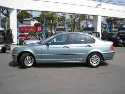 カタログ画像：３シリーズ （3 SERIES） ３１８ｉ 2004年4月 GH-AY20 2000cc グレー・グリーン（メタリック・カラー） 燃費10.8km / l バック