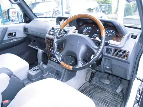 カタログ画像：パジェロ （PAJERO） ミッドルーフワイド エクシード 1997年5月 KD-V46WG 2800cc ソフィアホワイト／サテライトシルバー・２トーン 内装