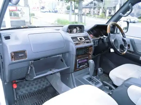 カタログ画像：パジェロ （PAJERO） ミッドルーフワイド エクシード 1997年5月 KD-V46WG 2800cc ソフィアホワイト／サテライトシルバー・２トーン 内装