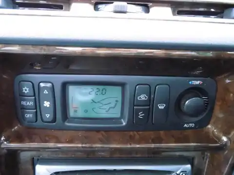 カタログ画像：パジェロ （PAJERO） ミッドルーフワイド エクシード 1997年5月 KD-V46WG 2800cc ソフィアホワイト／サテライトシルバー・２トーン 内装