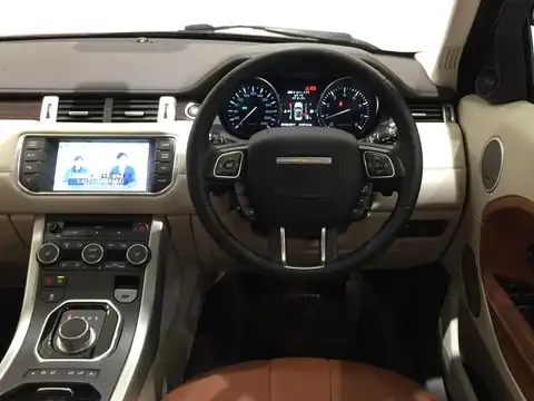 カタログ画像：レンジローバーイヴォーク （RANGE ROVER EVOQUE） プレステージ 2014年8月 CBA-LV2A 2000cc フィレンツェ・レッド 燃費10.6km / l 内装