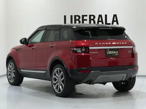 カタログ画像：レンジローバーイヴォーク （RANGE ROVER EVOQUE） プレステージ 2014年8月 CBA-LV2A 2000cc フィレンツェ・レッド 燃費10.6km / l バック