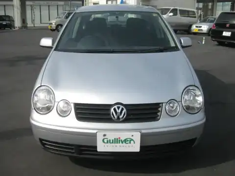 カタログ画像：ポロ （POLO） ４ドア 2004年10月 GH-9NBKY 1400cc リフレックスシルバーメタリック 燃費14.2km / l フロント