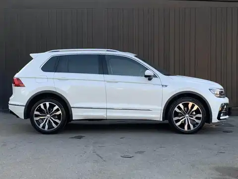 カタログ画像：ティグアン （TIGUAN） ＴＤＩ ４モーション Ｒライン 2020年1月 LDA-5NDFGF 2000cc オリックスホワイトマザーオブパールエフェクト 燃費17.2km / l 外装