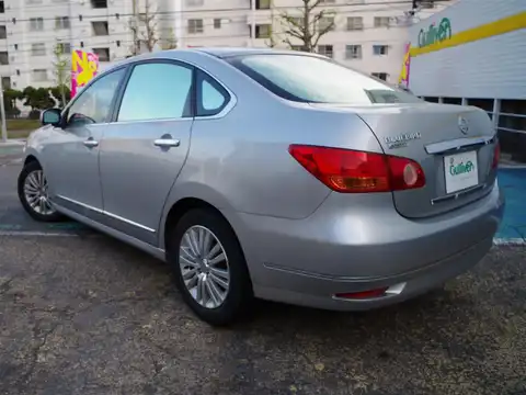 カタログ画像：ブルーバードシルフィ （BLUEBIRD SYLPHY） アクシス 運転席パワーシート仕様 2007年5月 DBA-KG11 2000cc ダイヤモンドシルバー（Ｍ） 燃費16.0km / l バック