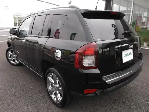 カタログ画像：ジープ・コンパス （JEEP COMPASS） リミテッドクローム 2013年8月 ABA-MK49 2000cc ブラッククリアコート 燃費10.6km / l バック