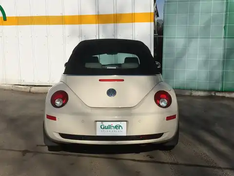 カタログ画像：ニュービートルカブリオレ （NEW BEETLE CABRIOLET） ＬＺ 2006年2月 GH-1YAZJ 2000cc ハーベストムーンベージュ 燃費10.6km / l バック