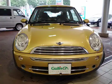 カタログ画像：ＭＩＮＩ （MINI） ワン 2004年9月 GH-RA16 1600cc ソリッド・ゴールドメタリック 燃費14.0km / l フロント