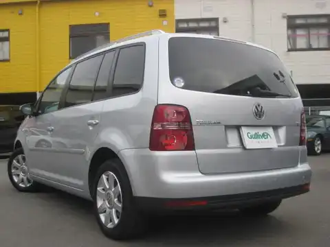 カタログ画像：ゴルフトゥーラン （GOLF TOURAN） ＴＳＩ ハイライン 2009年9月 ABA-1TCAV 1400cc リフレックスシルバーメタリック 燃費14.2km / l バック