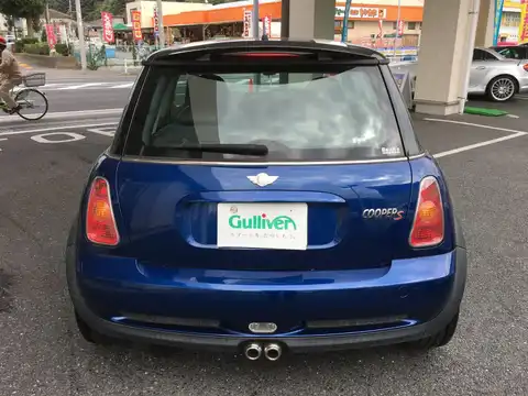 カタログ画像：ＭＩＮＩ （MINI） クーパーＳ 2002年3月 GH-RE16 1600cc インディ・ブルー 燃費11.6km / l バック