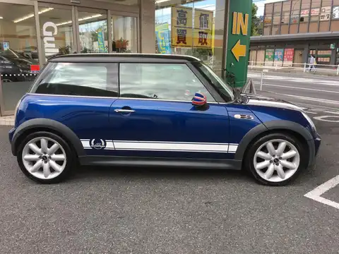 カタログ画像：ＭＩＮＩ （MINI） クーパーＳ 2002年3月 GH-RE16 1600cc インディ・ブルー 燃費11.6km / l 外装