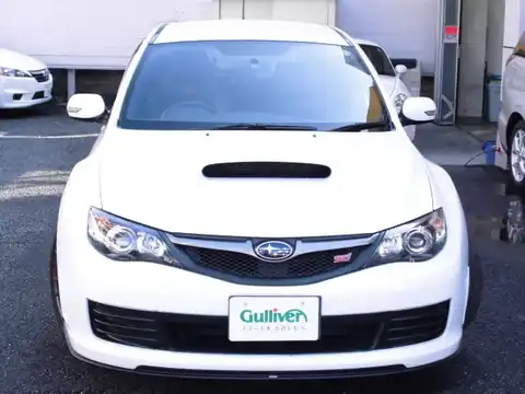 カタログ画像：インプレッサ （IMPREZA） ＷＲＸ ＳＴＩ スペックＣ １８インチタイヤ仕様車 2009年7月 CBA-GRB 2000cc ピュアホワイト 燃費10.4km / l フロント