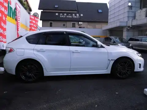 カタログ画像：インプレッサ （IMPREZA） ＷＲＸ ＳＴＩ スペックＣ １８インチタイヤ仕様車 2009年7月 CBA-GRB 2000cc ピュアホワイト 燃費10.4km / l 外装