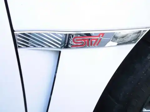 カタログ画像：インプレッサ （IMPREZA） ＷＲＸ ＳＴＩ スペックＣ １８インチタイヤ仕様車 2009年7月 CBA-GRB 2000cc ピュアホワイト 燃費10.4km / l 外装