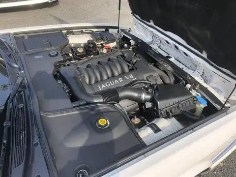 カタログ画像：ＸＪ （XJ） ＸＪ エグゼクティブ３．２－Ｖ８ 2001年6月 GF-J13KB 3200cc オニキスホワイト（ソリッド） 燃費6.7km / l その他