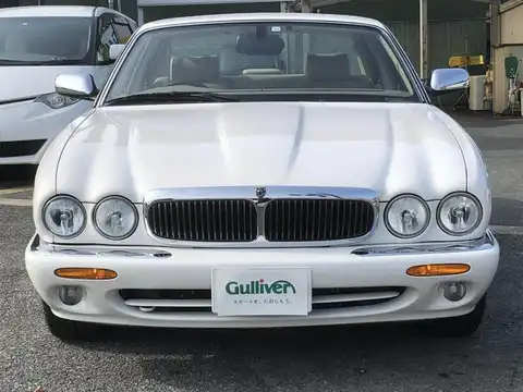 カタログ画像：ＸＪ （XJ） ＸＪ エグゼクティブ３．２－Ｖ８ 2001年6月 GF-J13KB 3200cc オニキスホワイト（ソリッド） 燃費6.7km / l フロント