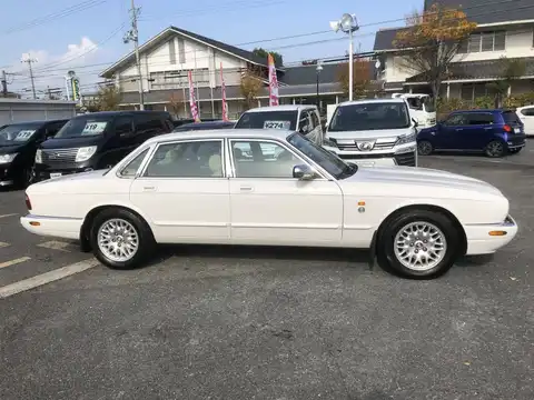 カタログ画像：ＸＪ （XJ） ＸＪ エグゼクティブ３．２－Ｖ８ 2001年6月 GF-J13KB 3200cc オニキスホワイト（ソリッド） 燃費6.7km / l 外装