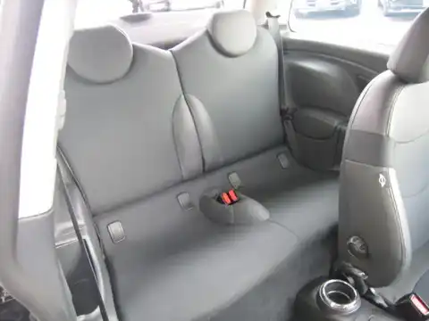 カタログ画像：ＭＩＮＩ （MINI） デザイナーズ・チョイス 2006年11月 GH-RA16 1600cc アストロ・ブラック（メタリック） 燃費11.6km / l 内装