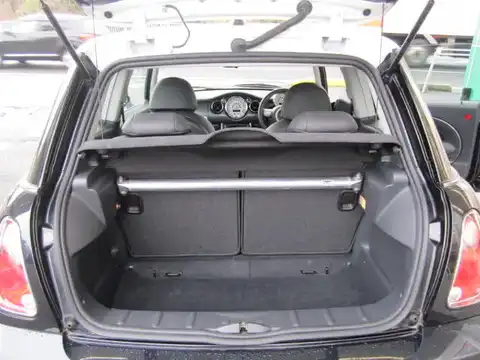 カタログ画像：ＭＩＮＩ （MINI） デザイナーズ・チョイス 2006年11月 GH-RA16 1600cc アストロ・ブラック（メタリック） 燃費11.6km / l 内装