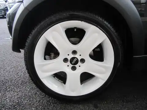 カタログ画像：ＭＩＮＩ （MINI） デザイナーズ・チョイス 2006年11月 GH-RA16 1600cc アストロ・ブラック（メタリック） 燃費11.6km / l タイヤ