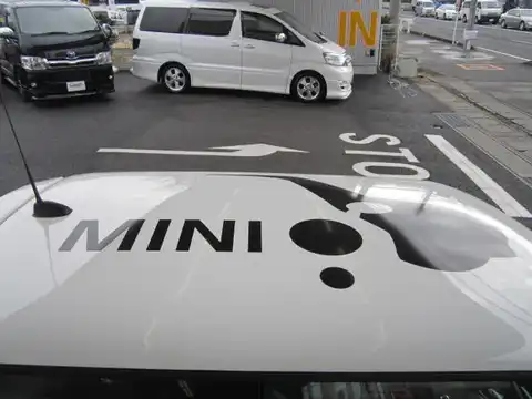 カタログ画像：ＭＩＮＩ （MINI） デザイナーズ・チョイス 2006年11月 GH-RA16 1600cc アストロ・ブラック（メタリック） 燃費11.6km / l 外装